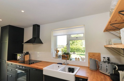 Scawton House | LOW GROUNDS COTTAGE, pet friendly, with open fire in Helmsley