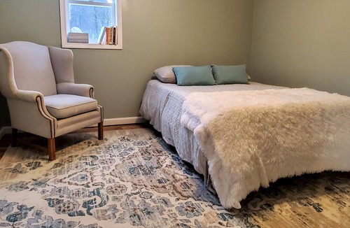 Salisbury Center House | Low-Key Country Retreat