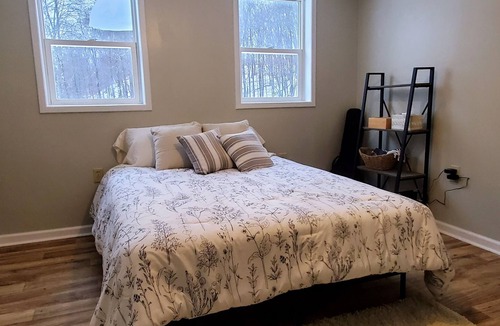 Salisbury Center House | Low-Key Country Retreat