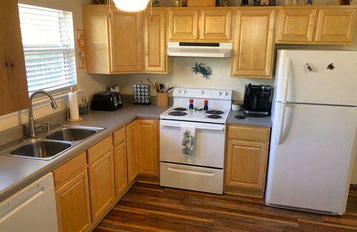 St. George Island Apartment | LOW RATE! Clean/adorable with lots of nice features! Next to beach path.