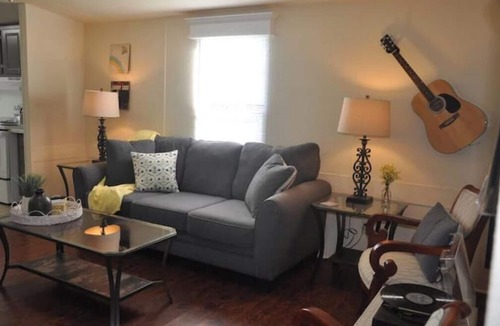 Lebanon House | Low Rent Rendezvous