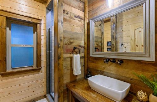 Broken Bow House | Low Rider Lodge - Backs to Pine Forest and ATV Trail Access from Driveway