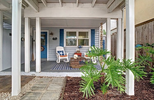St. Augustine Beach House | LOW TIDE - 2 Beds/1 Bath - Pet Friendlyn
