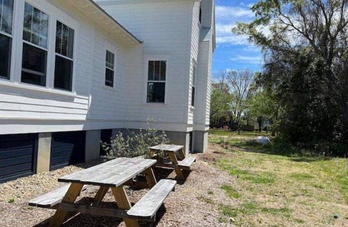 Charleston Apartment | Lowcountry Cottage Suite 3 miles from oceanfront and 8 miles to downtown!
