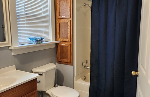 Brookfield Apartment | Lower 2 Bedroom Parkview