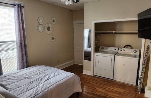 Brookfield Apartment | Lower 2 Bedroom Parkview