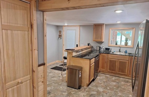 Spencer Apartment | Lower creekside ReTREEt