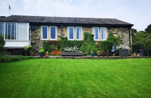 Oakworth House | Lower Cross