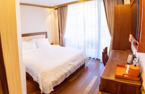 Lower East Side Hotel | Lower East Side | Sauna + Gym + Balcony