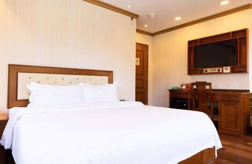 Lower East Side Hotel | Lower East Side | Sauna + Gym + Balcony