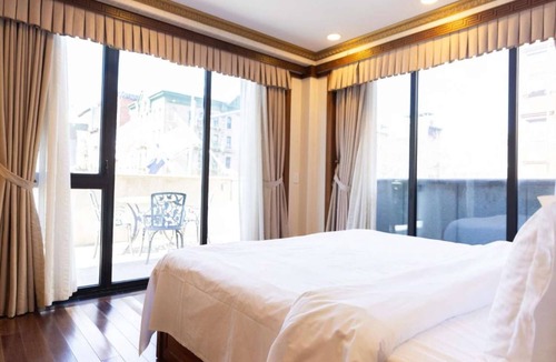 Lower East Side Hotel | Lower East Side | Sauna + Gym + Balcony