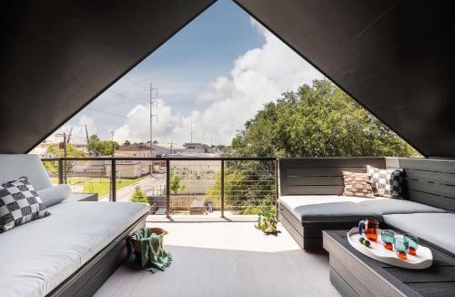 Saint Thomas Development House | Lower Garden District Luxury Combo Pool & HotTub
