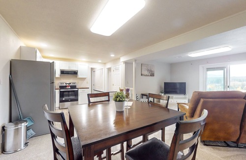 Silverdale House | Lower level duplex with patio, mountain views and W/D