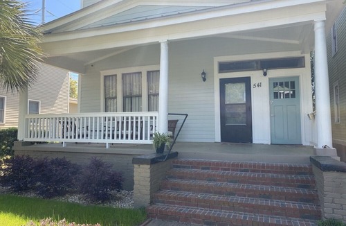 Dixon Park Apartment | Lower Level Executive Rental in Victorian District
