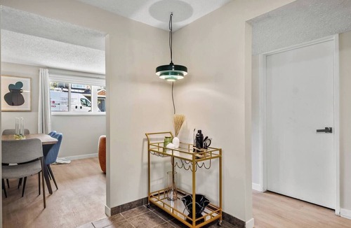 Inglewood House | Lower Level Gem! 2 King Beds, Dining, Wifi,