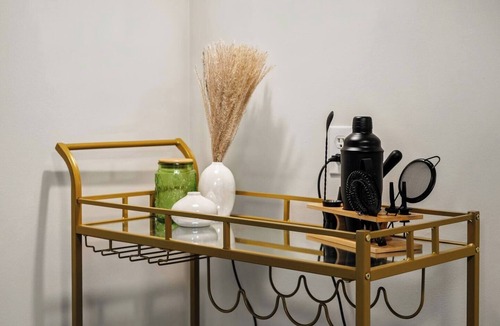 Inglewood House | Lower Level Gem! 2 King Beds, Dining, Wifi,