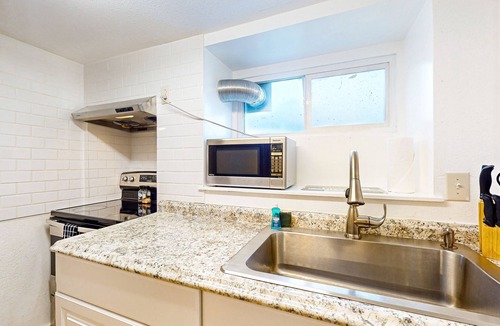 Haller Lake House | Lower-level home with fenced backyard, playground, BBQ, firepit, streaming, AC