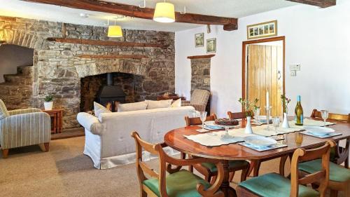 Llangynidr House | Lower Lock Cottage