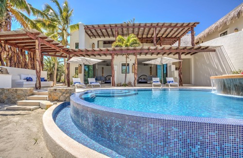 Ensenada Los Muertos Apartment | Lower Palmilla: Oceanfront room with pivate pool and jacuzzi