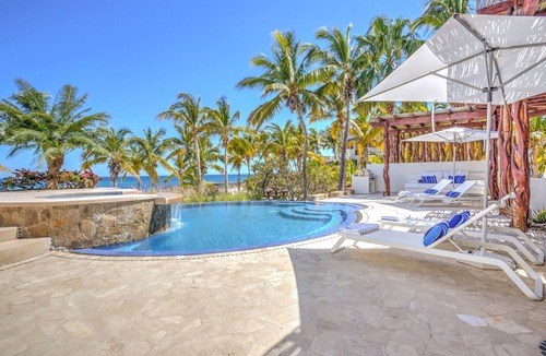 Ensenada Los Muertos Apartment | Lower Palmilla: Oceanfront room with pivate pool and jacuzzi