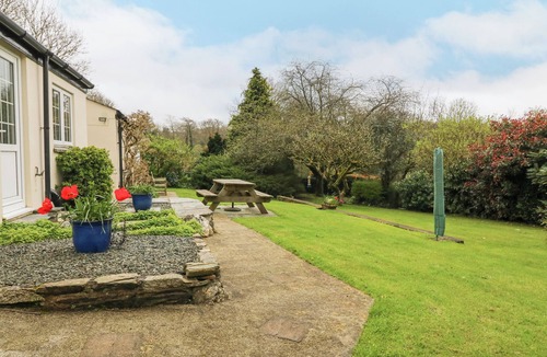 Trelil Cottage | LOWER TAMSQUITE, pet friendly, with open fire in St Tudy