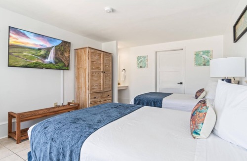 Sherwood Hotel | Lowes Wharf Marina Inn