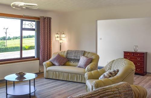 Cumnock House | Lowesmuir Cottage