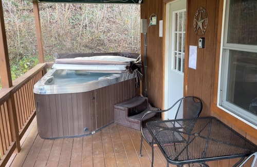 South Bloomingville Cabin | Lowry’s Retreat