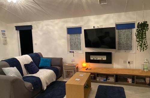 Brixham Cabin | Loxley's Devon Lodge