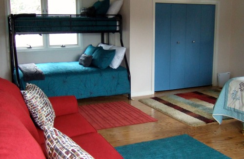 Ames Bed & Breakfast | Loya's Little House Bed & Breakfast