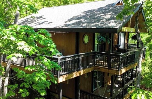 Lake of the Ozarks House | LOZ, Hot tub, Golf, fun, Margaritaville/Redhead