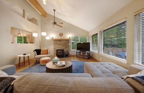 Mount Hood Village House | Lozen's Park Retreat