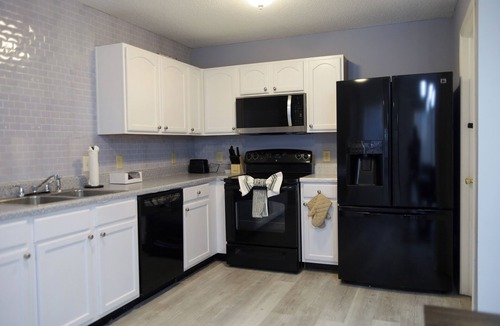 Wayne House | LRCD - Quiet, Modern Home Near Downtown & Airport