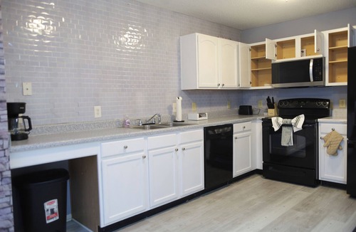 Wayne House | LRCD - Quiet, Modern Home Near Downtown & Airport