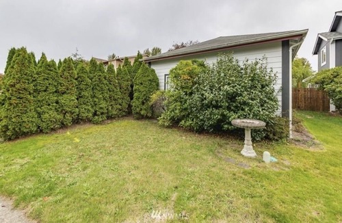 West Lake Stevens House | LS2: DESIRED VILLA: single level rambler w hot tub