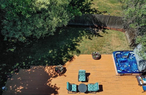 West Lake Stevens House | LS2: DESIRED VILLA: single level rambler w hot tub