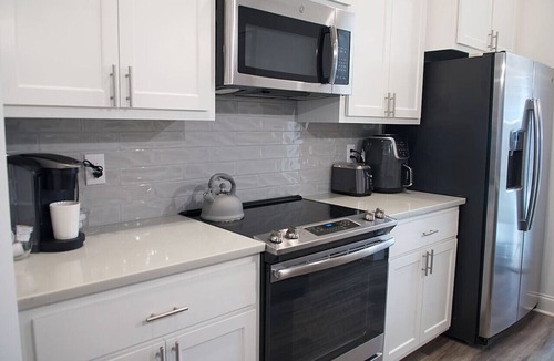 Highlands - Perkins House | @LSU-2 HOMES-6 BdRm Mid/LongTerm