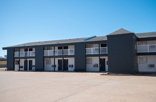 Tulsa Apartment | LTA Suites Brookside