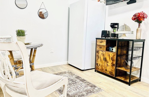 Fairview House | LThe Cozy Country Cottage