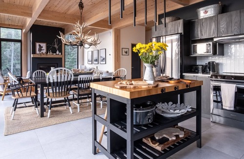 Sainte-Lucie-des-Laurentides Cottage | Luxury waterfront chalet with fireplace, dock, quiet lake & hot tub