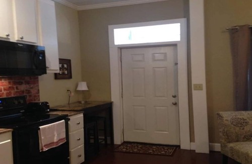 New Iberia Apartment | LU-ZAN SUITES, SUITE B