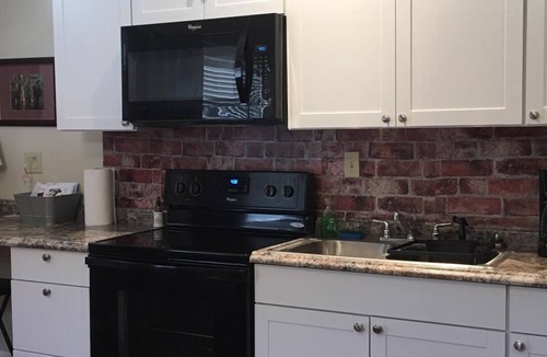 New Iberia Apartment | LU-ZAN SUITES, SUITE A