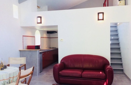 Saint-Michel-l'Observatoire Apartment | LUBERON FORMER SHEEPFOLD 19 th