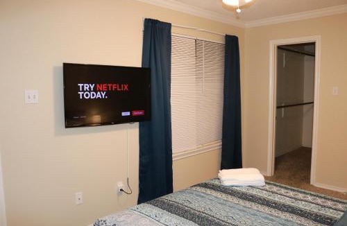 North by Northwest House | Lubbock haven Rooms with individual Bathrooms