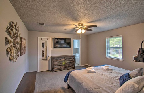 Lubbock Cottage | Lubbock Home w/ Backyard - 6 Mi to Texas Tech