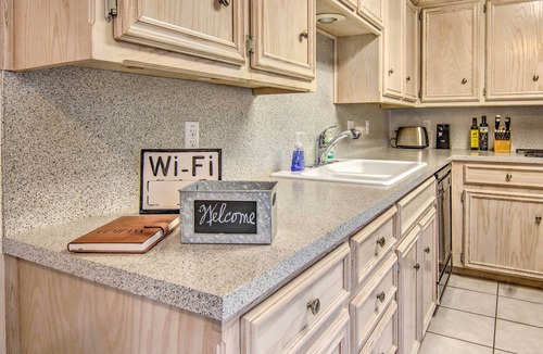 Lubbock House | Lubbock Home w/Deck & Yard - 8 Miles to TTU!