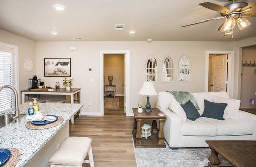 North by Northwest House | Lubbock House - 806 - the Country Cottage
