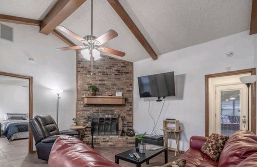 Lubbock House | Lubbock Six-o 2br/2ba Perfect Outdoor Space