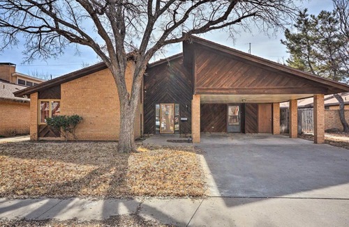 Heart of Lubbock House | Lubbock Townhome w/Grill Near TTU & Downtown!