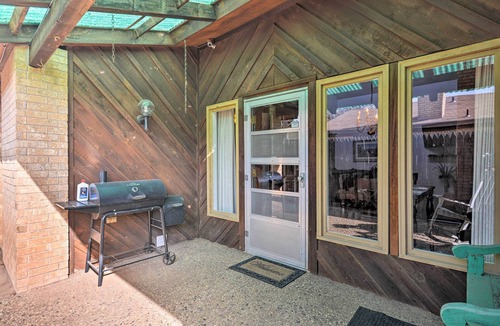 Heart of Lubbock Apartment | Lubbock Townhome w/Grill Near TTU & Downtown!